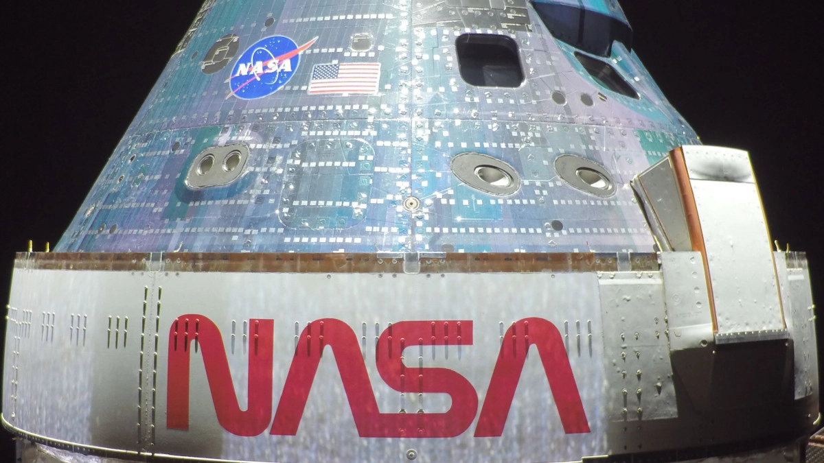 orion_snaps_a_selfie_tight_crop-762.jpg